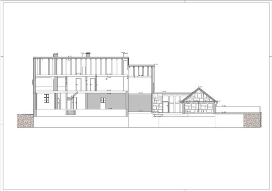 Längsschnitt B–B des Aufseherhauses am Herkules. Der Schnitt zeigt die vertikale Gebäudestruktur und Geschosshöhen. "Längsschnitt B–B des Aufseherhauses am Herkules – technische Schwarz-Weiß-Darstellung der historischen Gebäudestruktur."