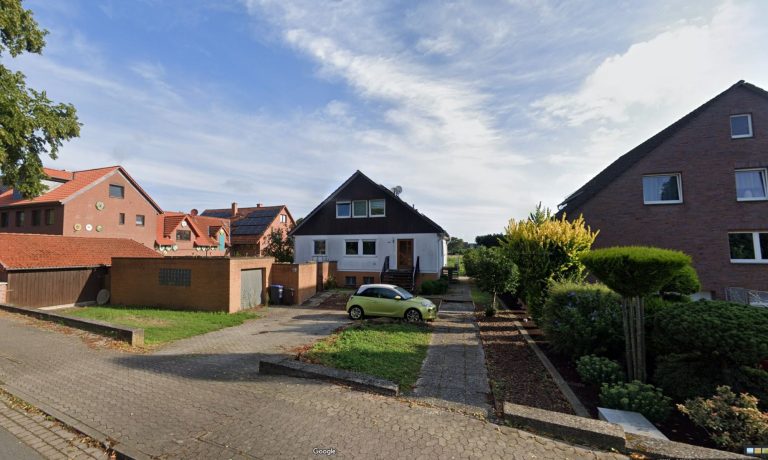 Straßenansicht der Immobilie